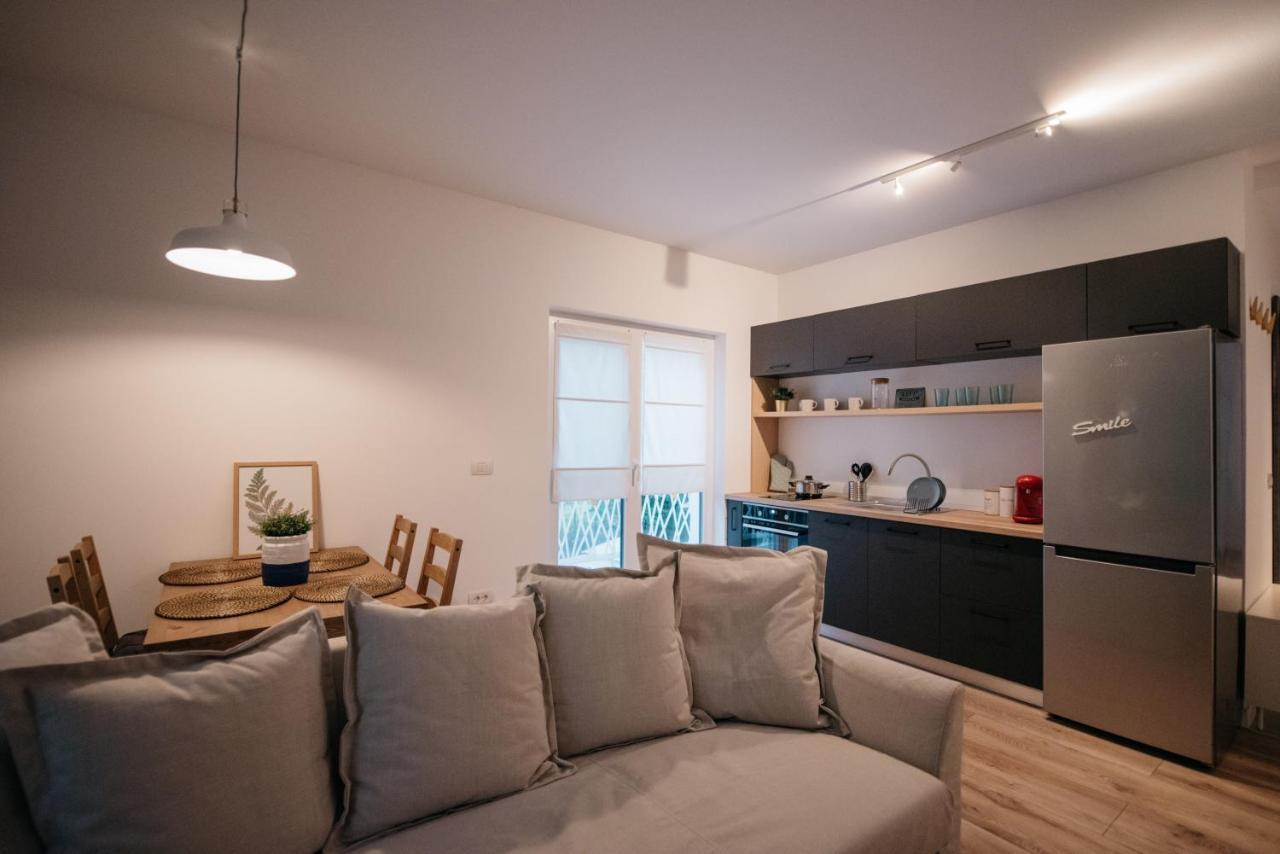Nuez Apartments Dumbravita  ภายนอก รูปภาพ