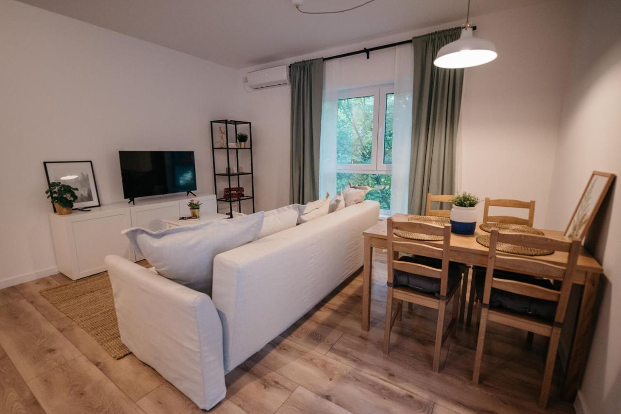 Nuez Apartments Dumbravita  ภายนอก รูปภาพ