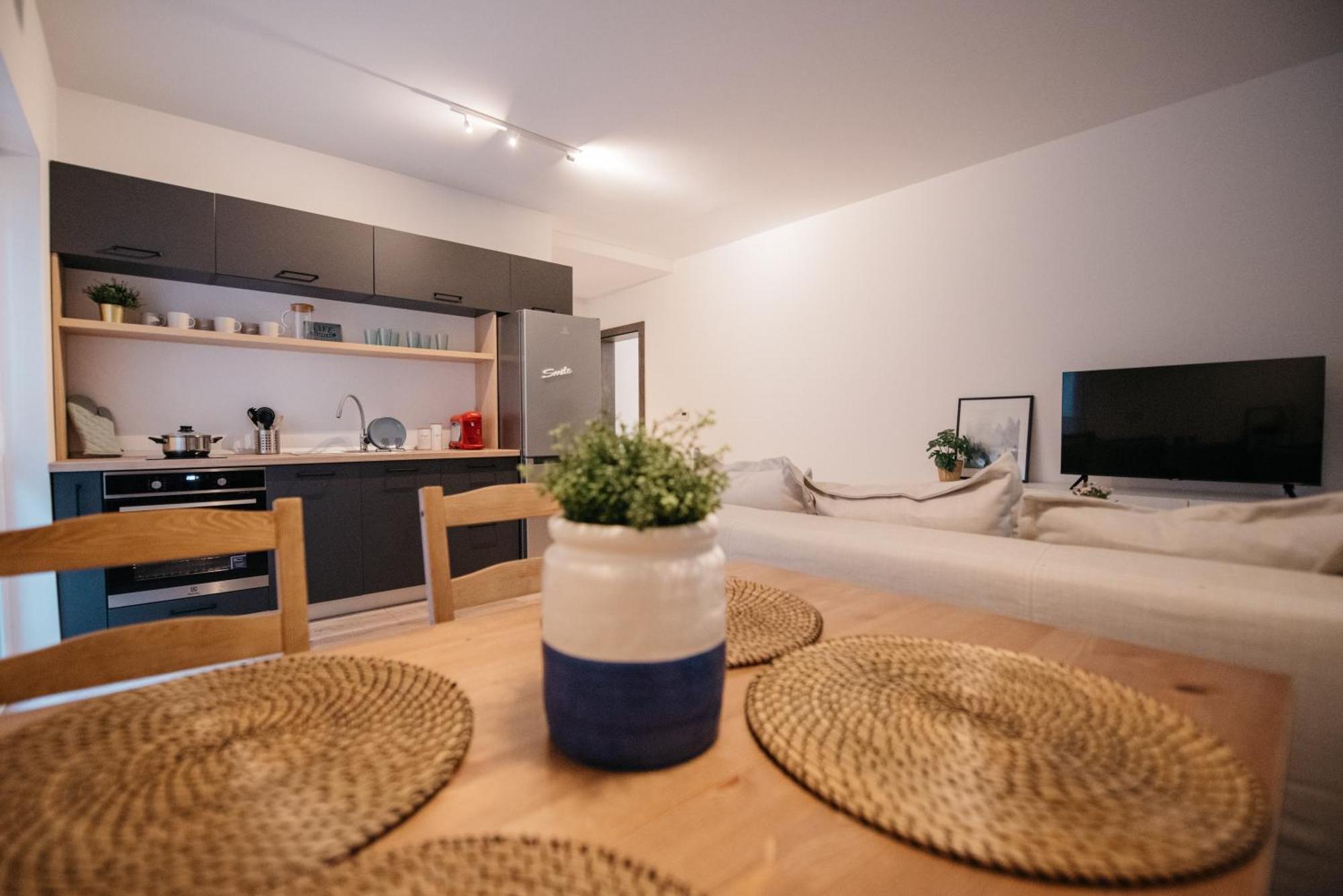 Nuez Apartments Dumbravita  ภายนอก รูปภาพ