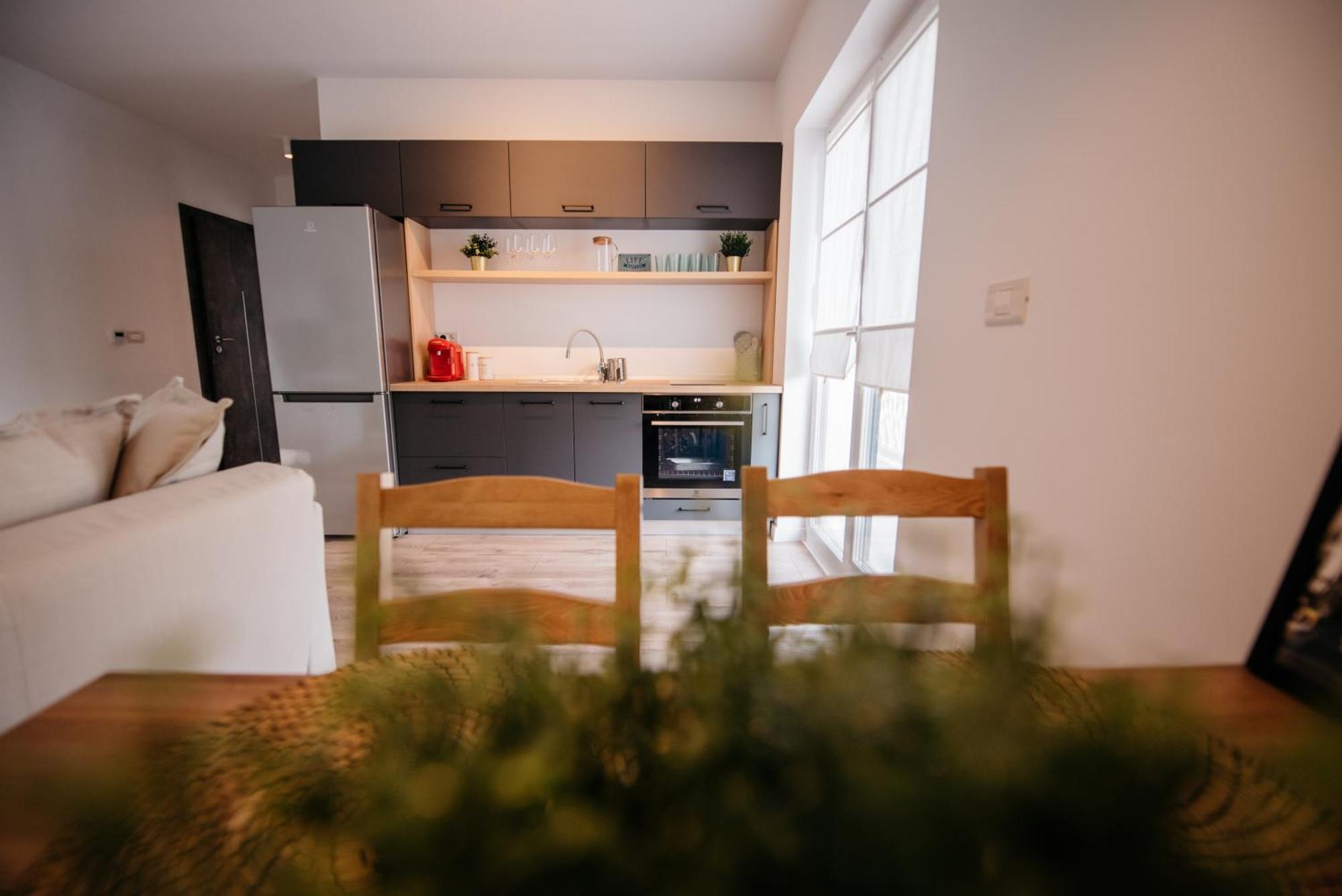 Nuez Apartments Dumbravita  ภายนอก รูปภาพ