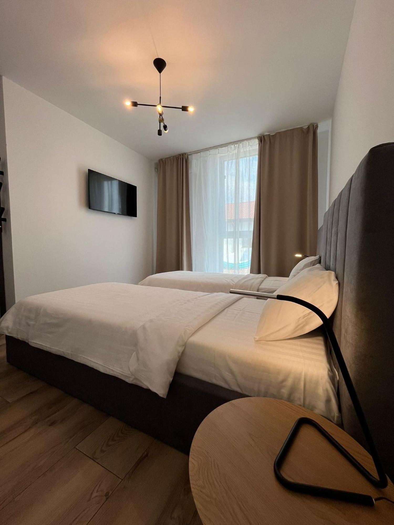 Nuez Apartments Dumbravita  ภายนอก รูปภาพ